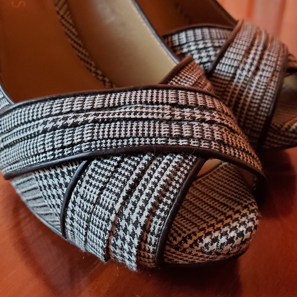 Talbots Peep Toe Platform Heels - Picture 3 of 11